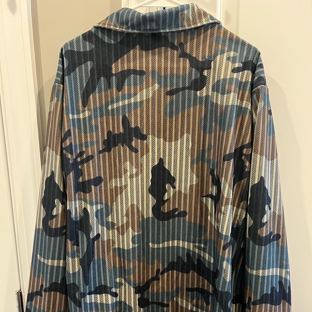 Men’s long sleeve button-down shirt